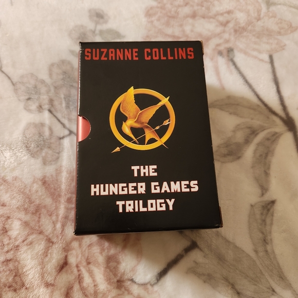 The Hunger Games Trilogy by Suzanne Collins (3 Book Set) Hardbacks - Picture 3 of 16